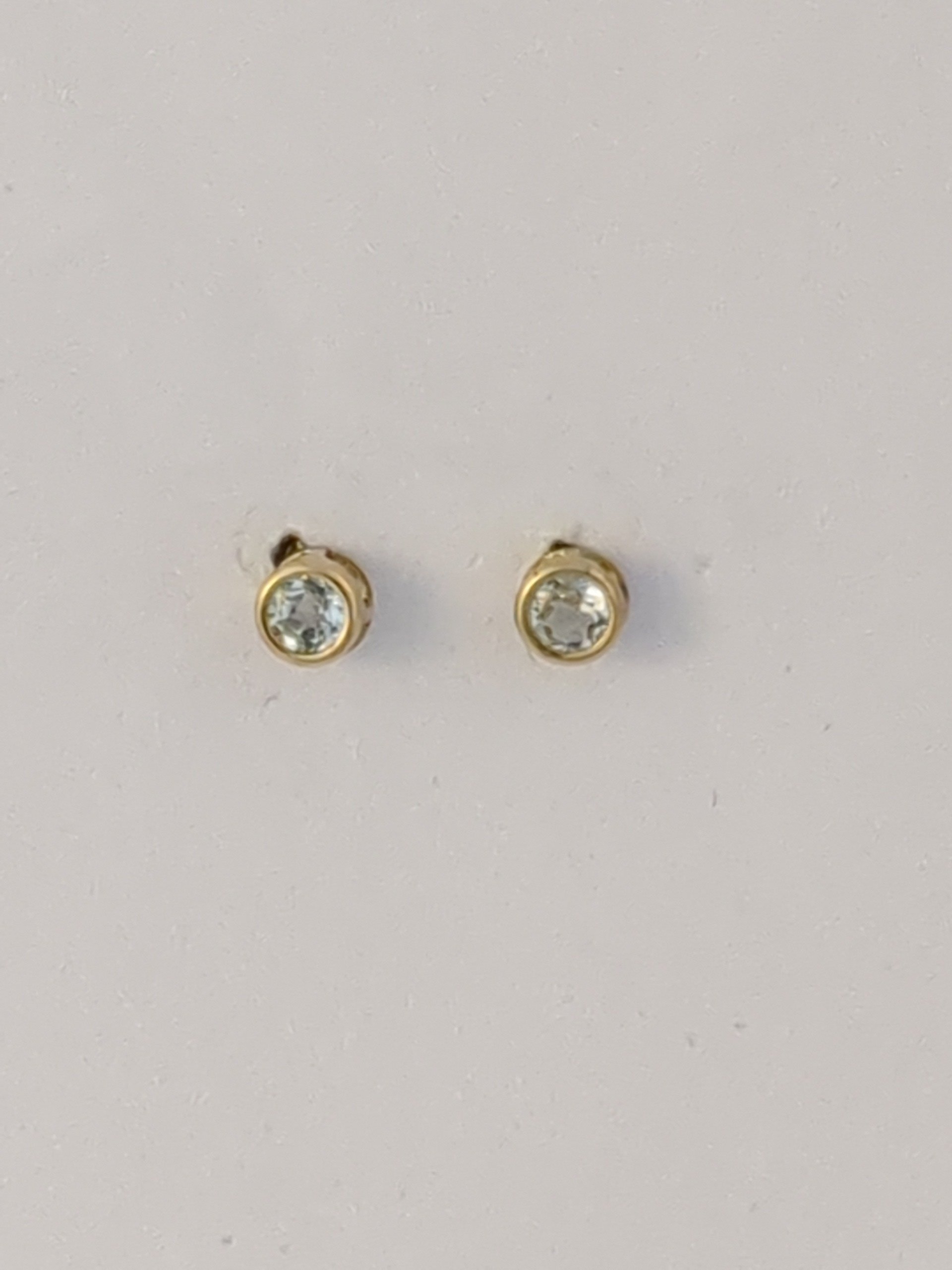 9ct Gold Topaz stud earrings