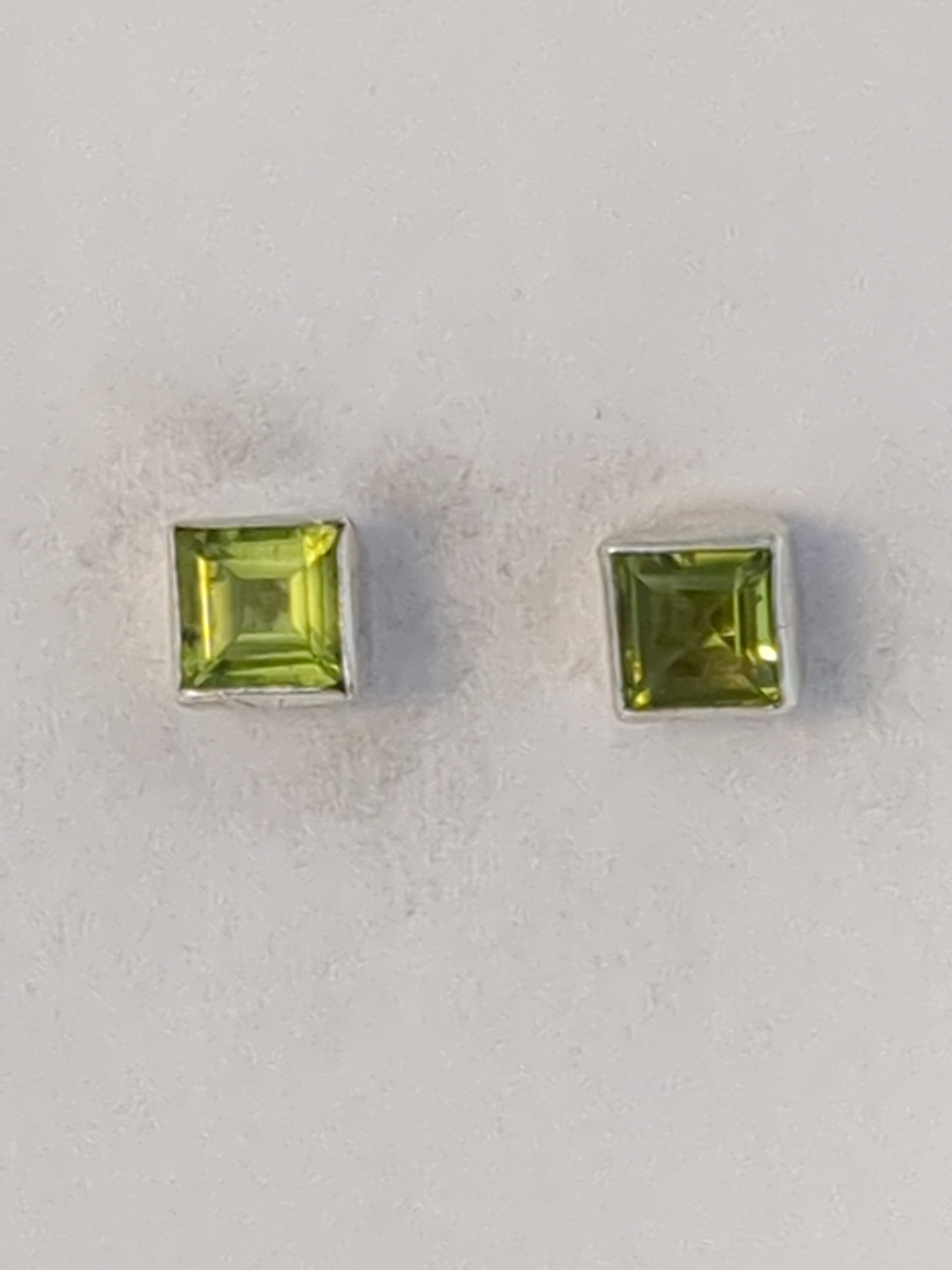 Silver peridot square stud earrings