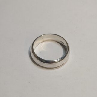 silver band ring