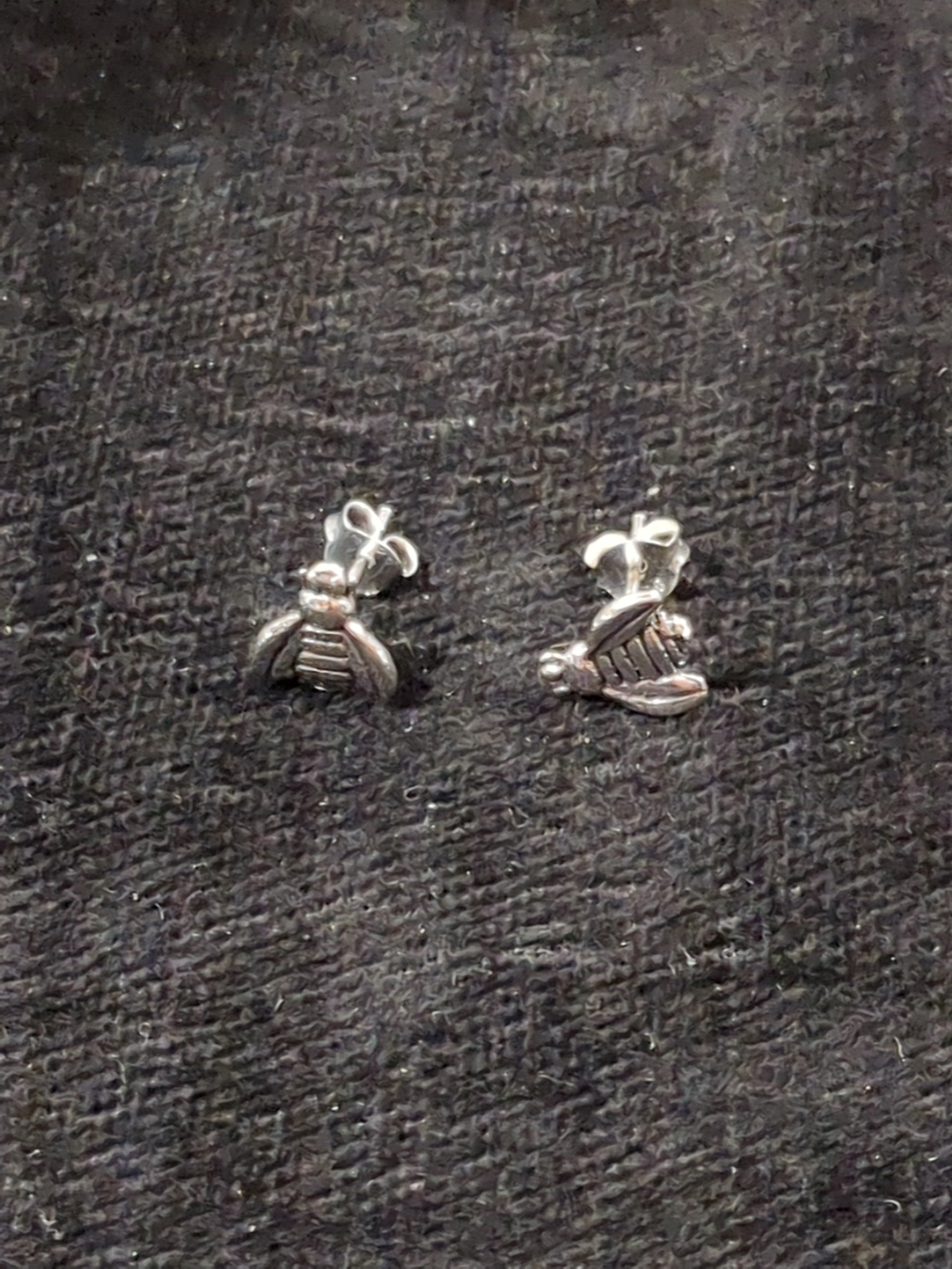Silver bee studs