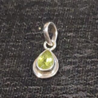 Silver peridot pendant