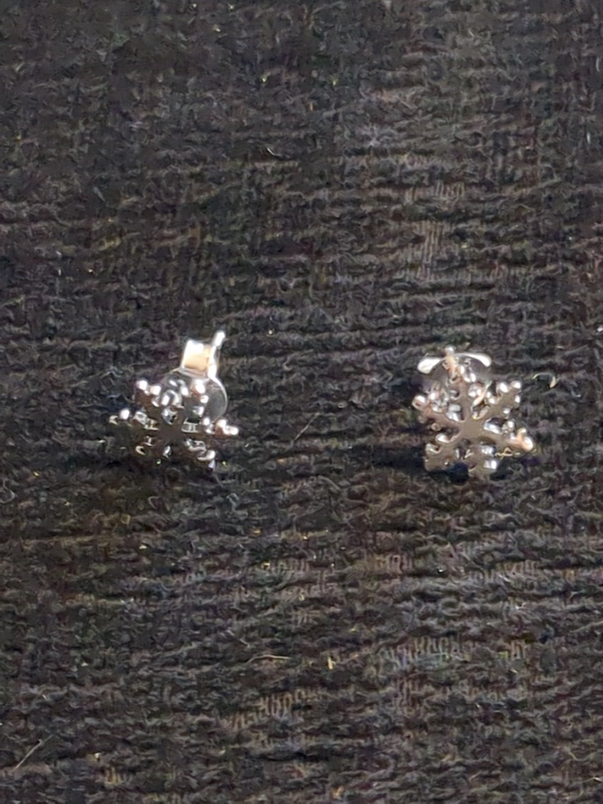 Silver snowflake stud earrings