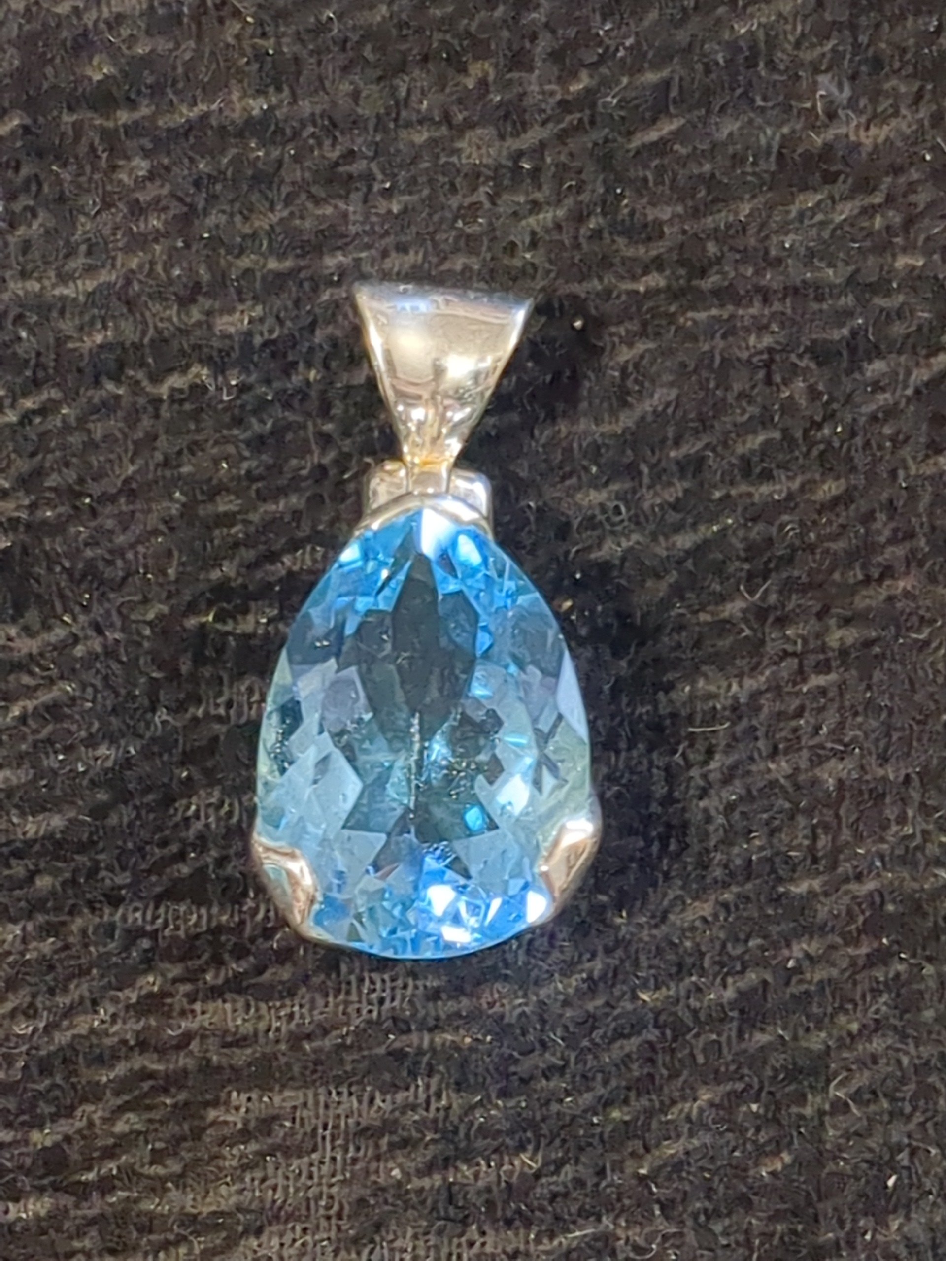 Silver topaz pendant