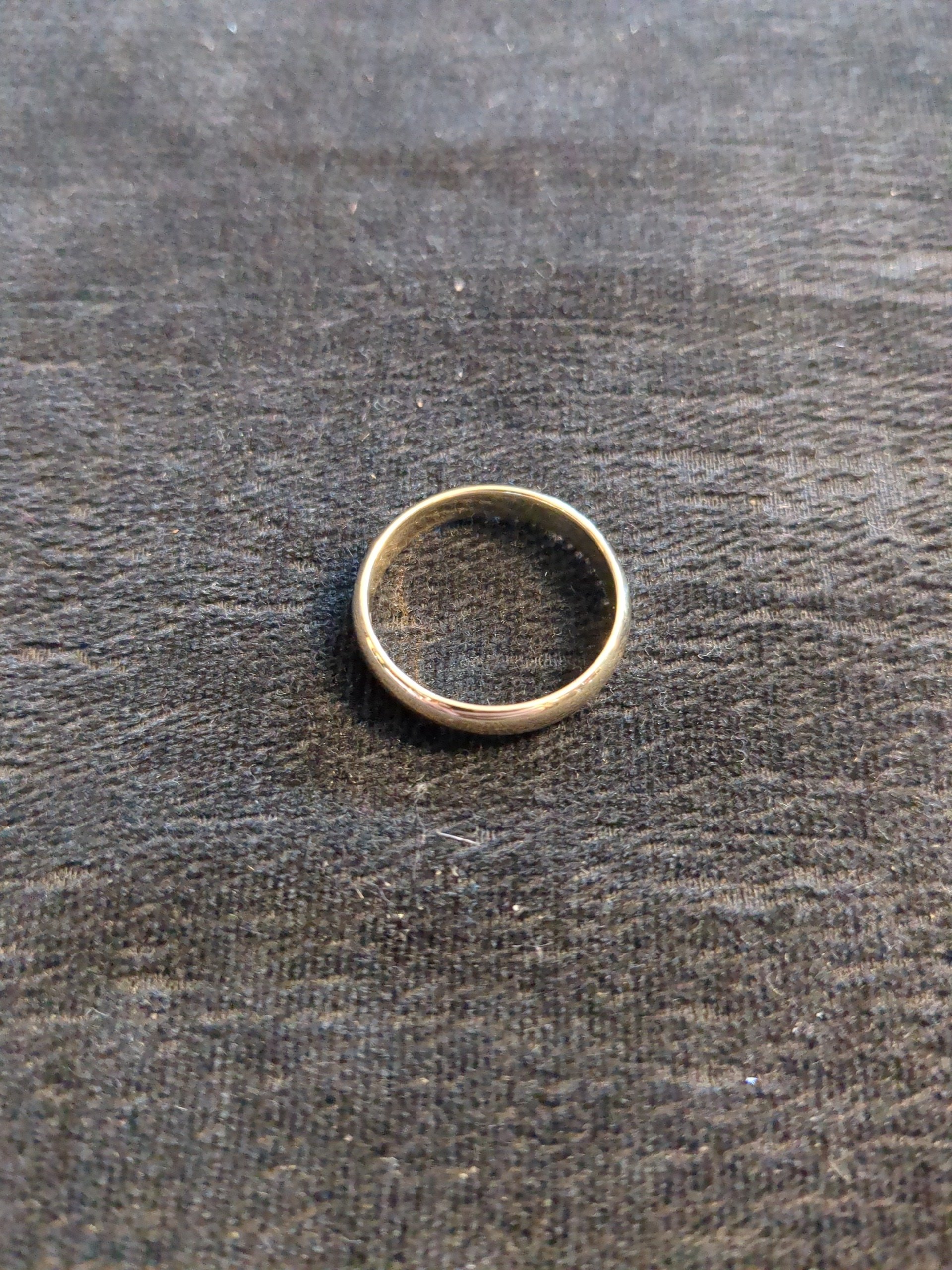 9ct gold wedding band size t