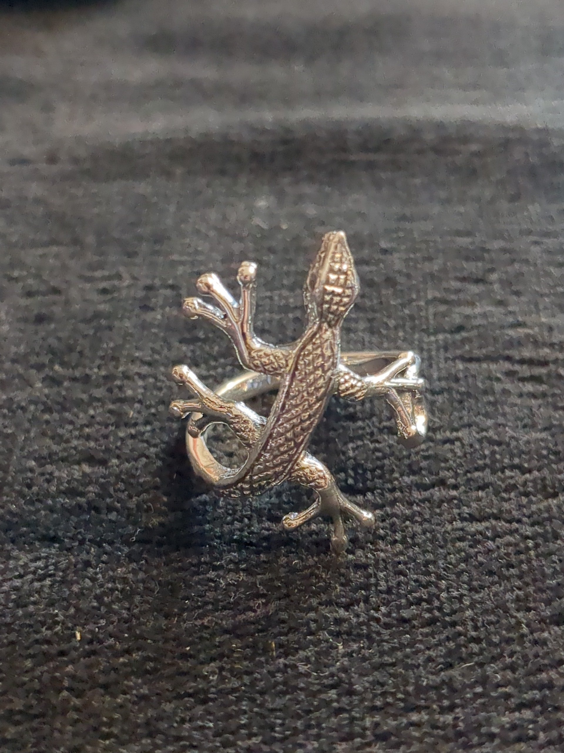 Silver gecko ring