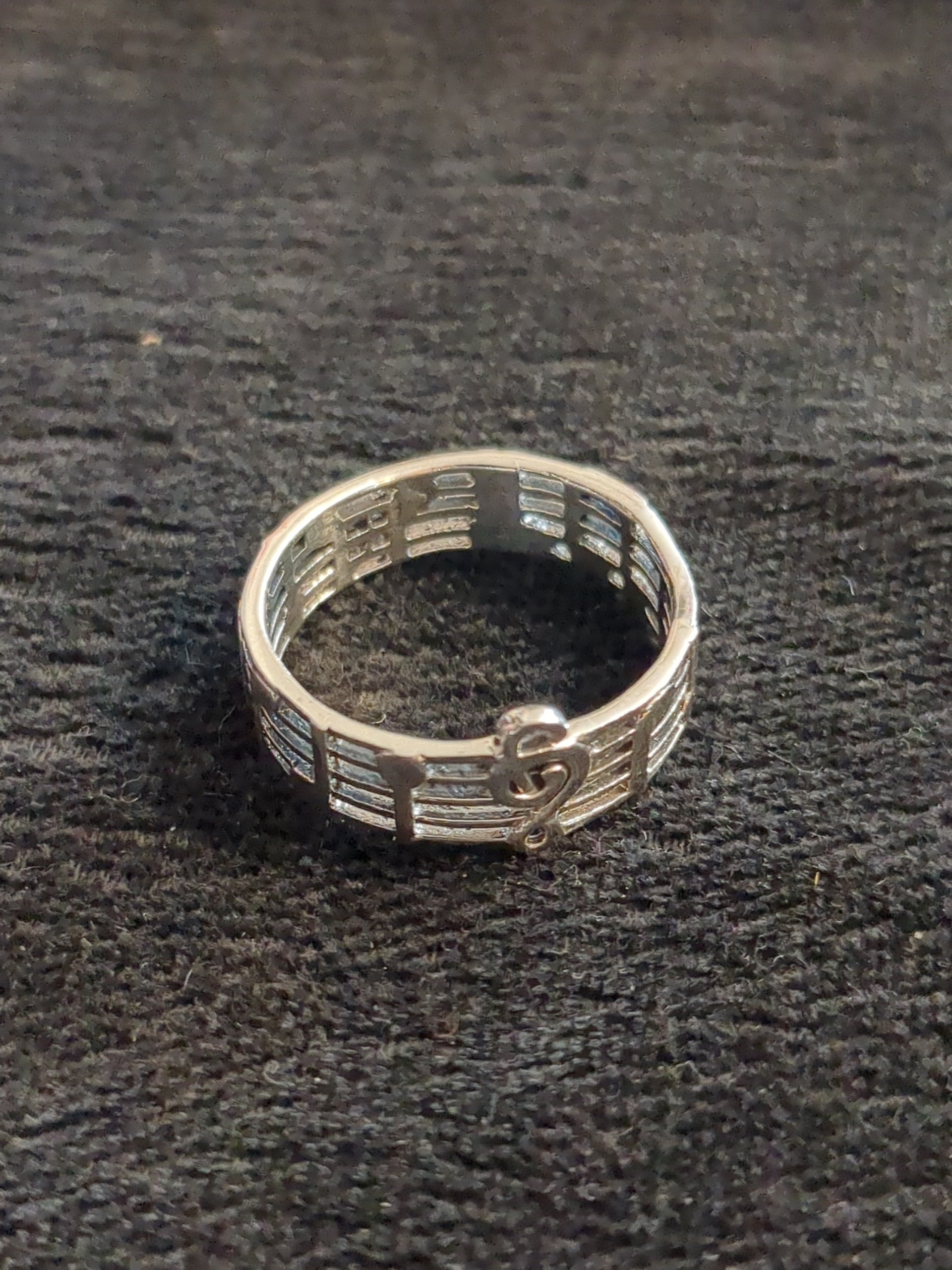Silver notes ring