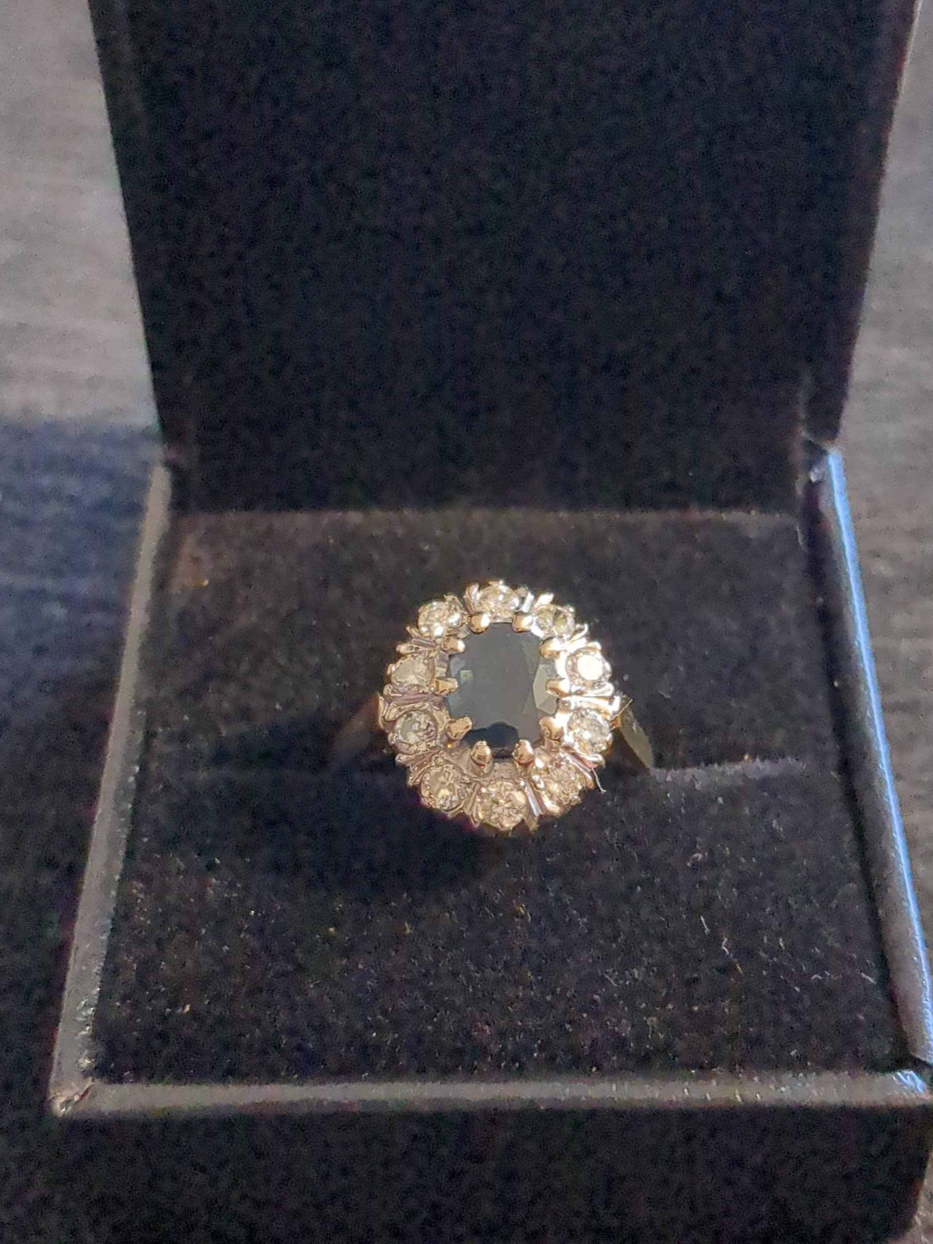 18ct Gold sapphire and diamond ring