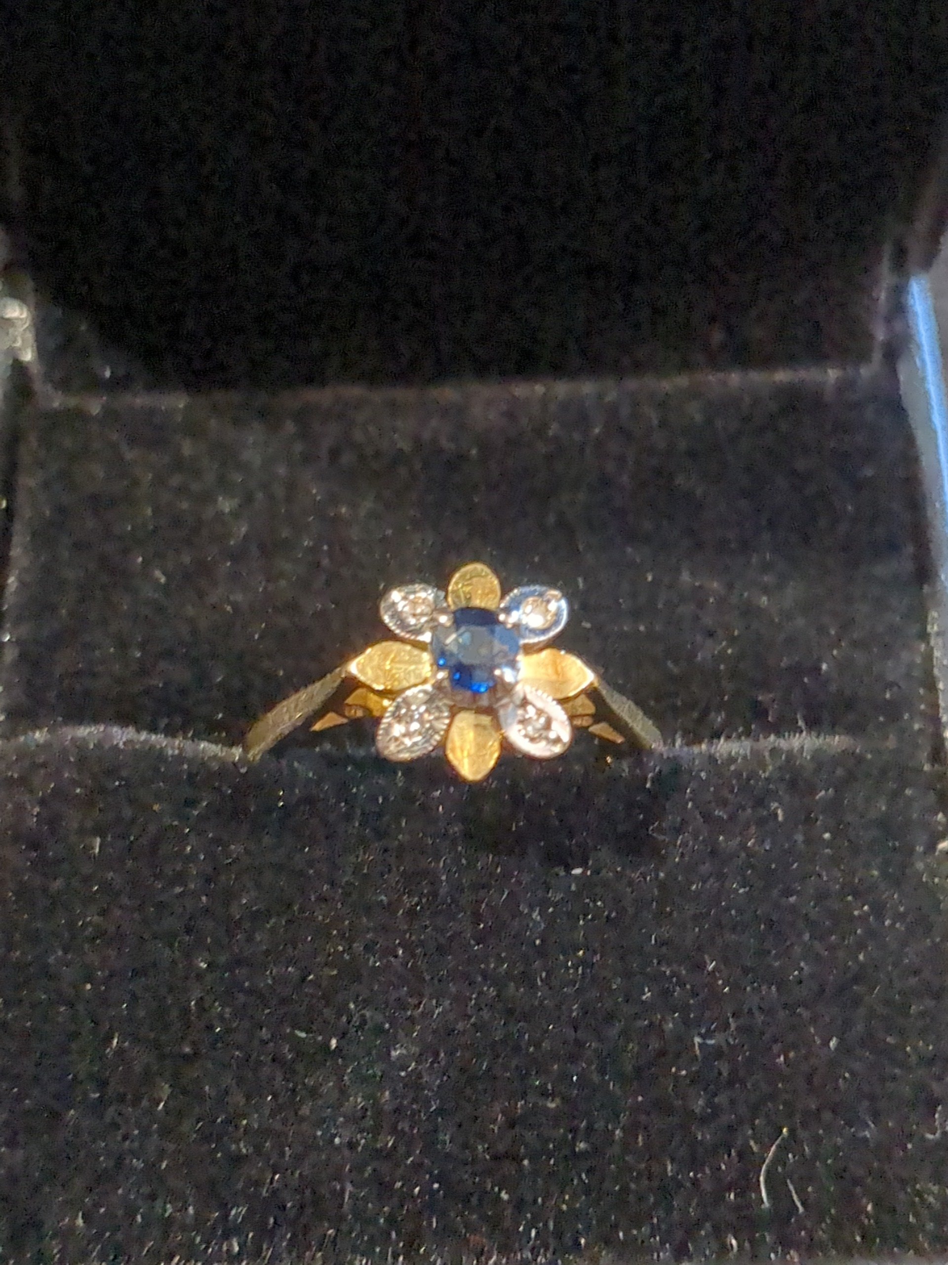 18ct sapphire and diamond ring