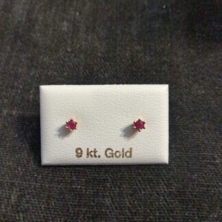 9ct Gold Ruby stud earrings