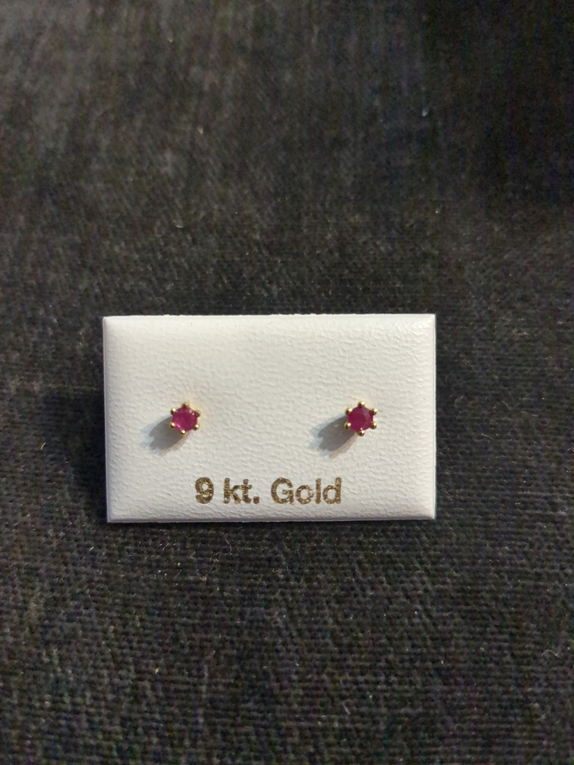 9ct Gold Ruby stud earrings