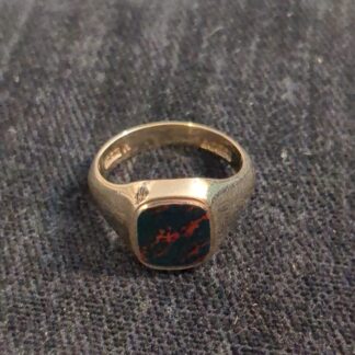 9ct Gold bloodstone ring
