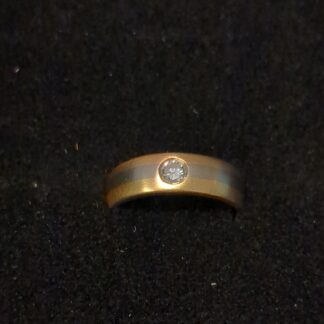 18ct white and yellow gold diamond ring