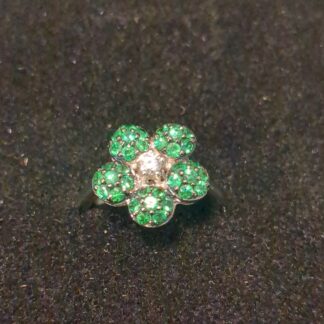 18ct white Gold green garnet and diamond ring