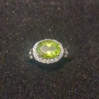 18ct white gold peridot and diamond ring