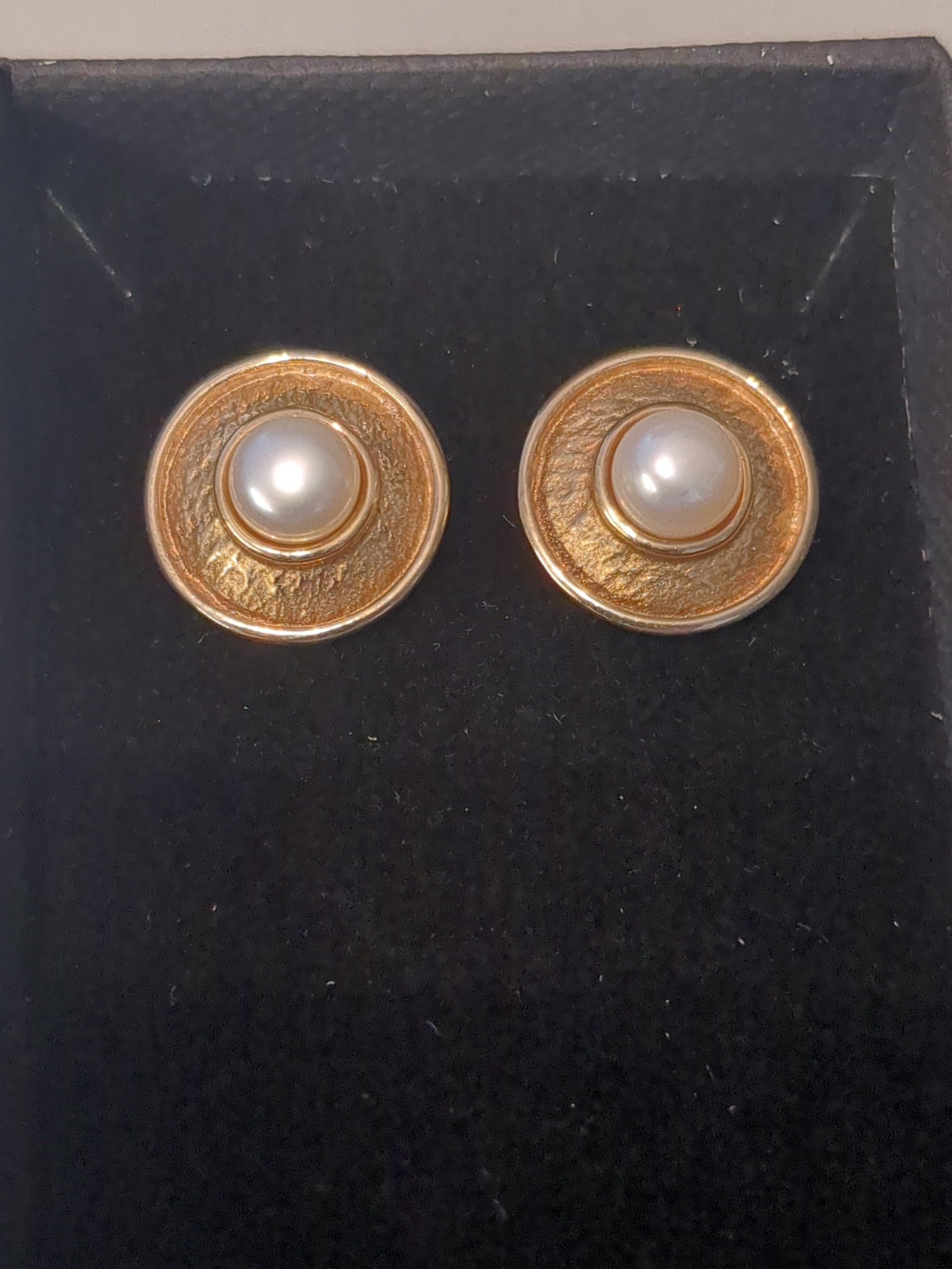 9ct pearl earrings