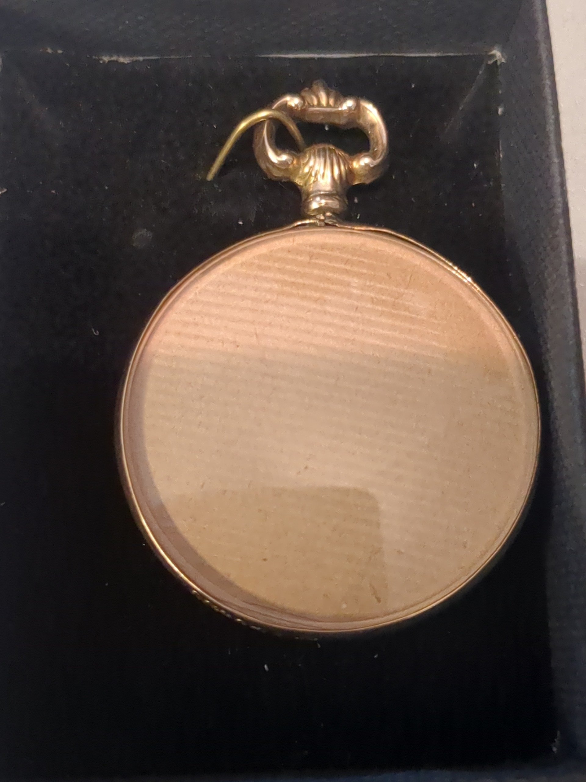 9ct gold locket