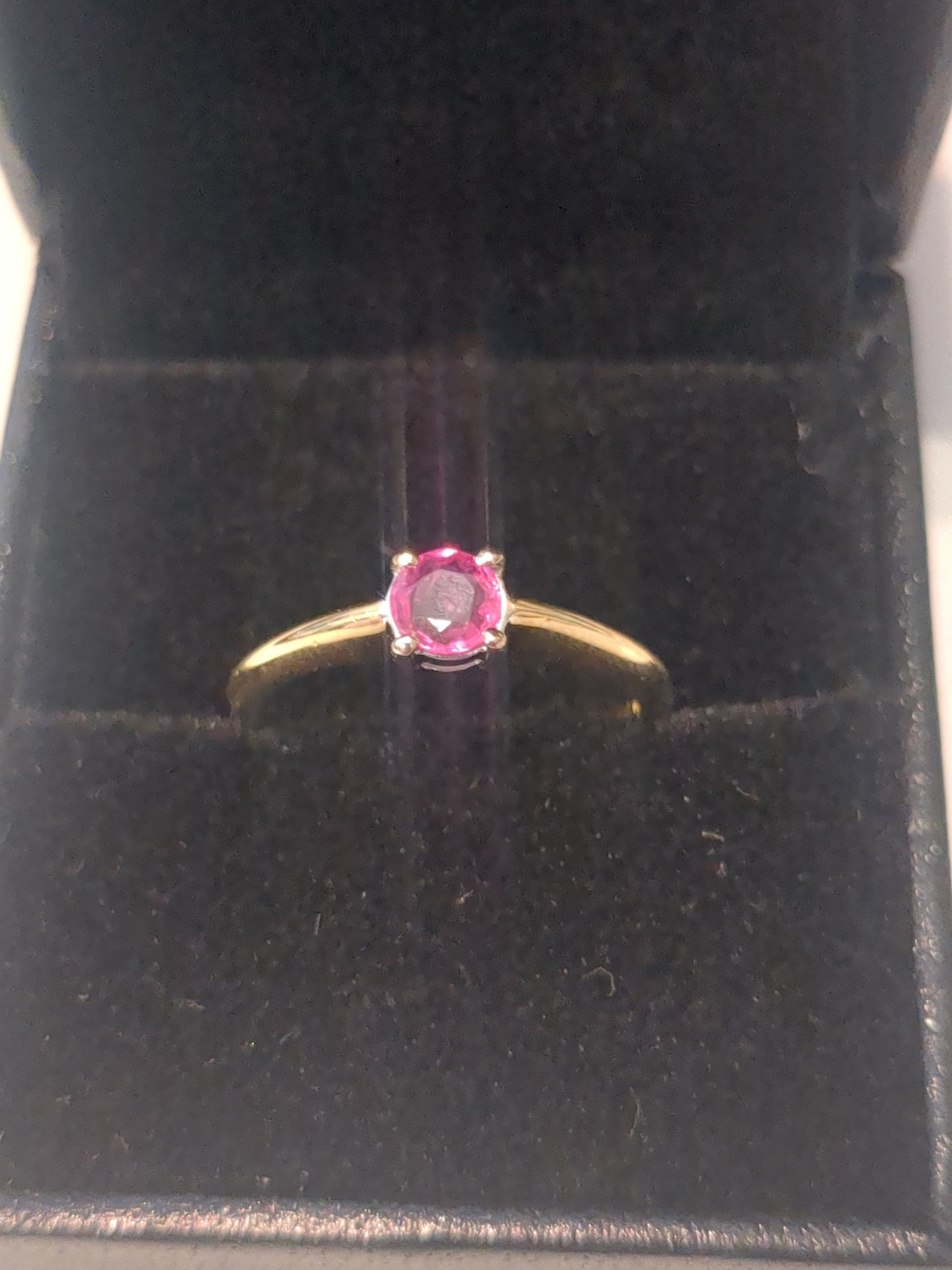 18ct Ruby ring