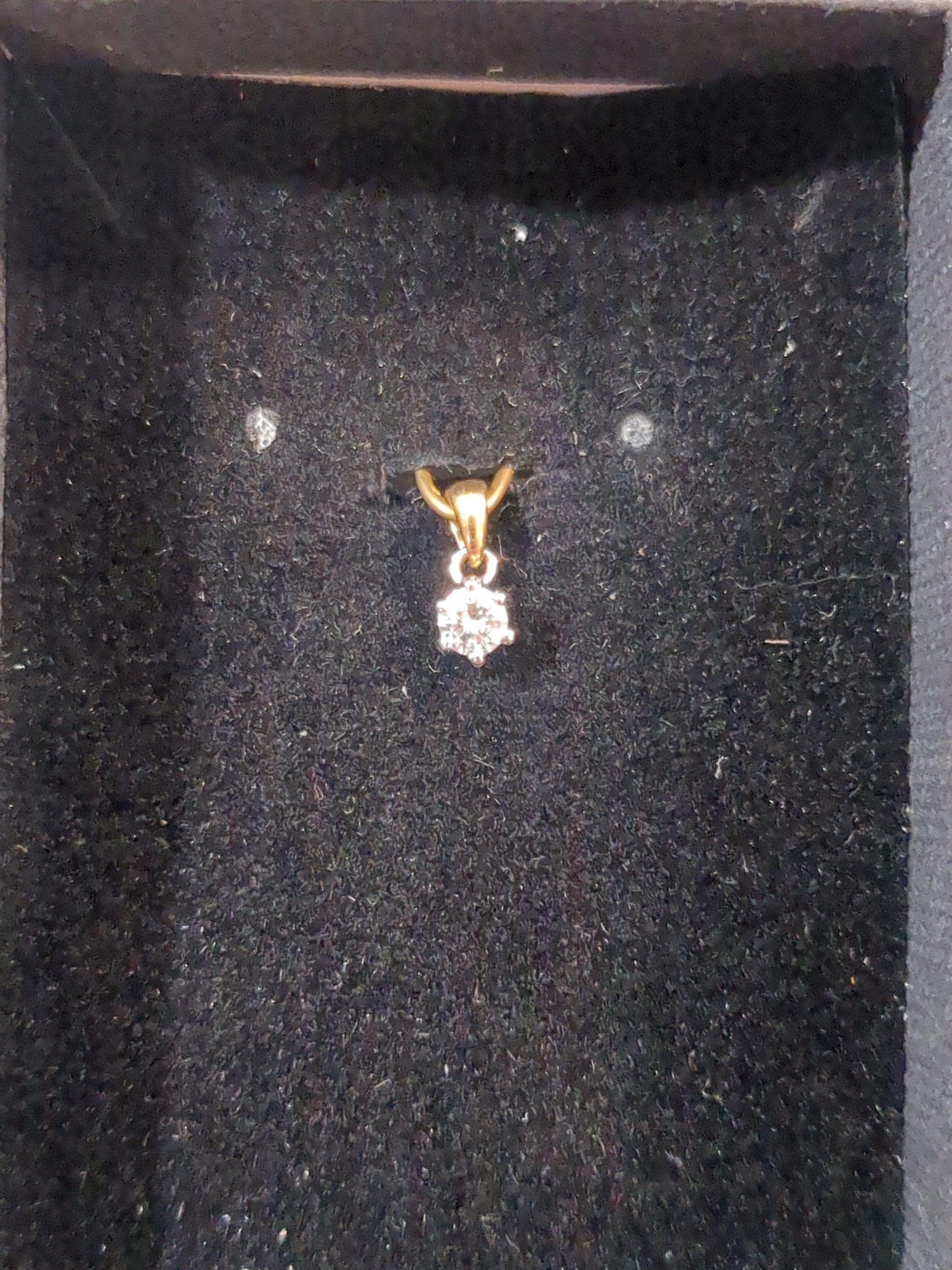 9ct gold diamond pendant