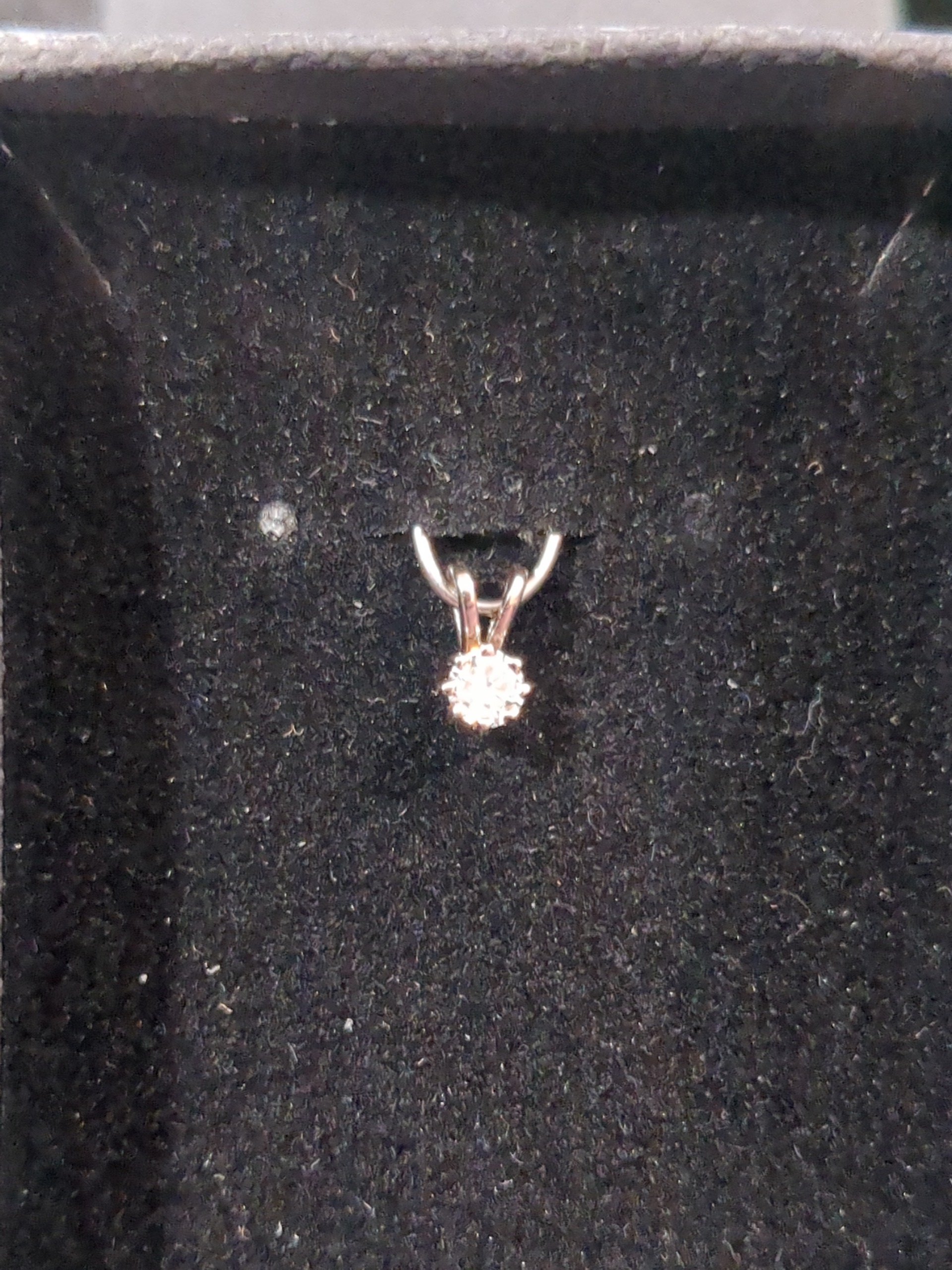 9ct gold diamond pendant