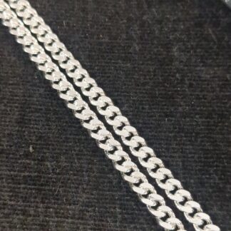 Silver close curb chain 18"