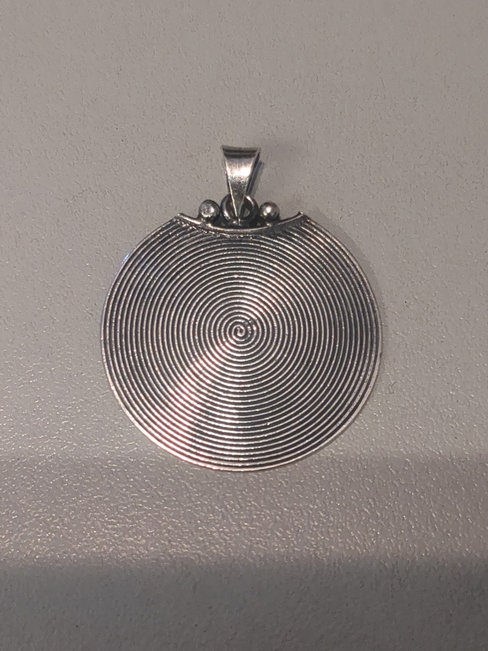 Silver concentric circles pendant