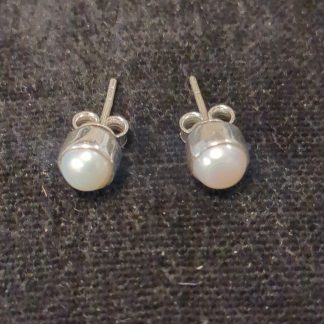 Silver pearl studs earrings