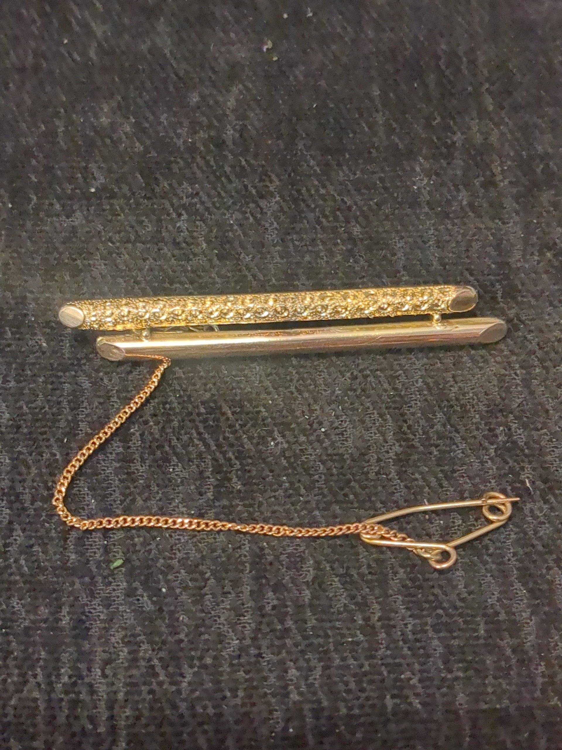 9ct gold brooch