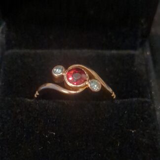 9ct gold garnet and diamond ring