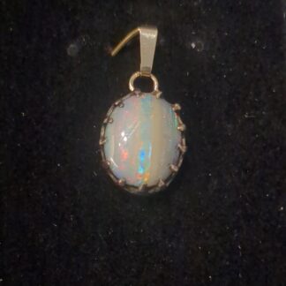 9ct gold opal pendant