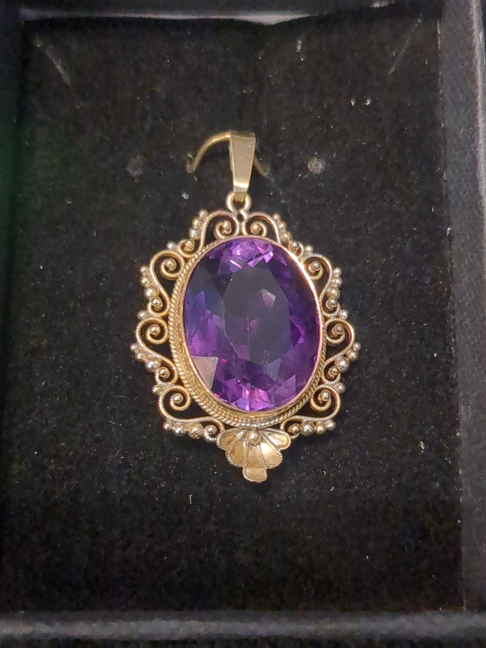 9ct gold amethyst pendant