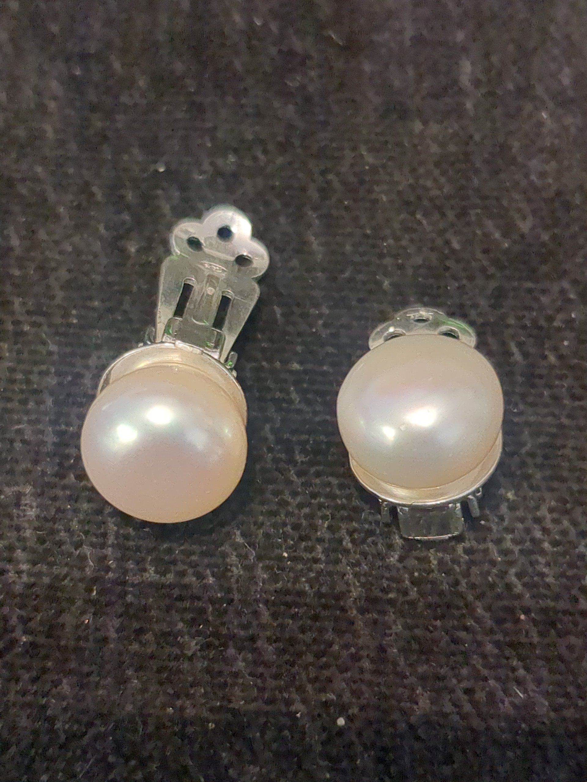 Silver freshwater pearl clip earrings