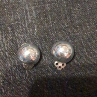 Silver clip earrings round dome