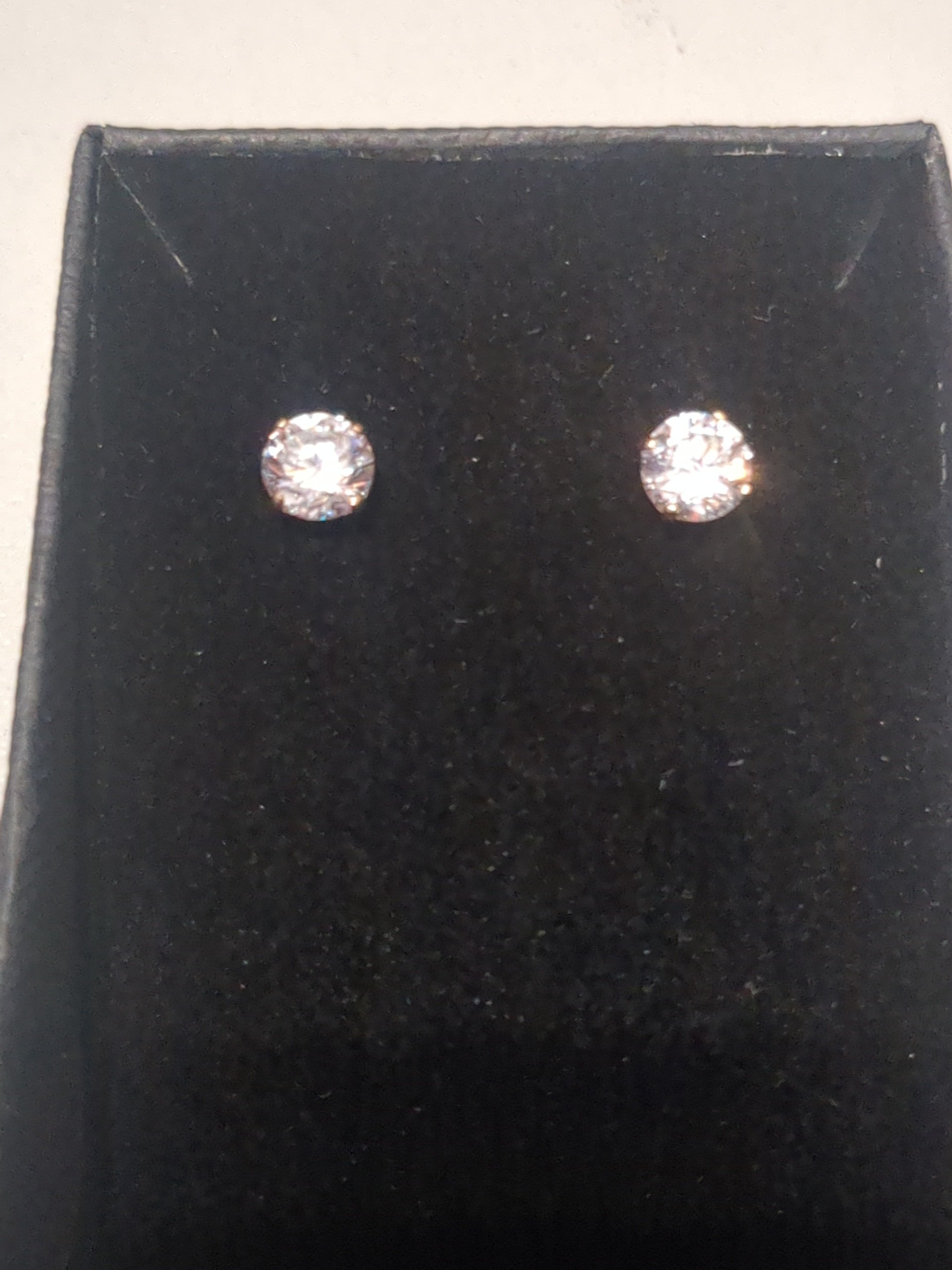 9ct Gold 5mm cz studs