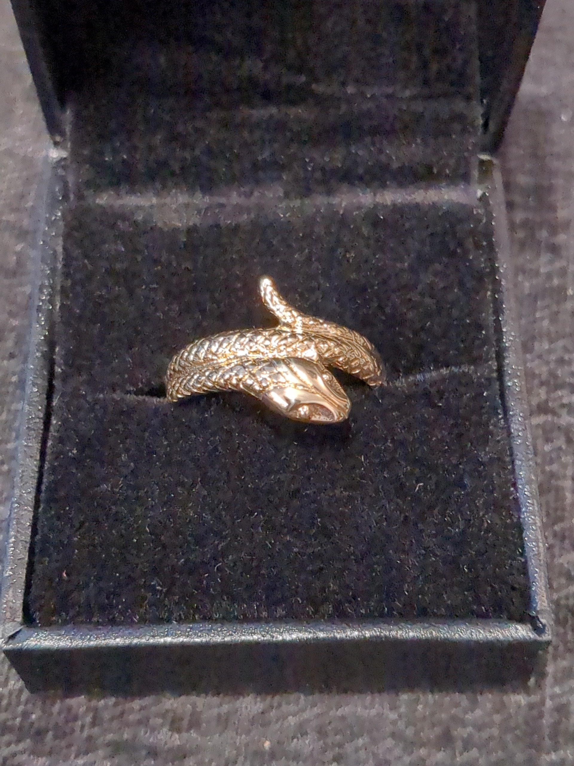 9ct Gold snake ring