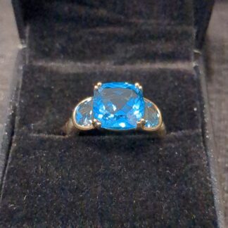 18ct Gold London blue topaz