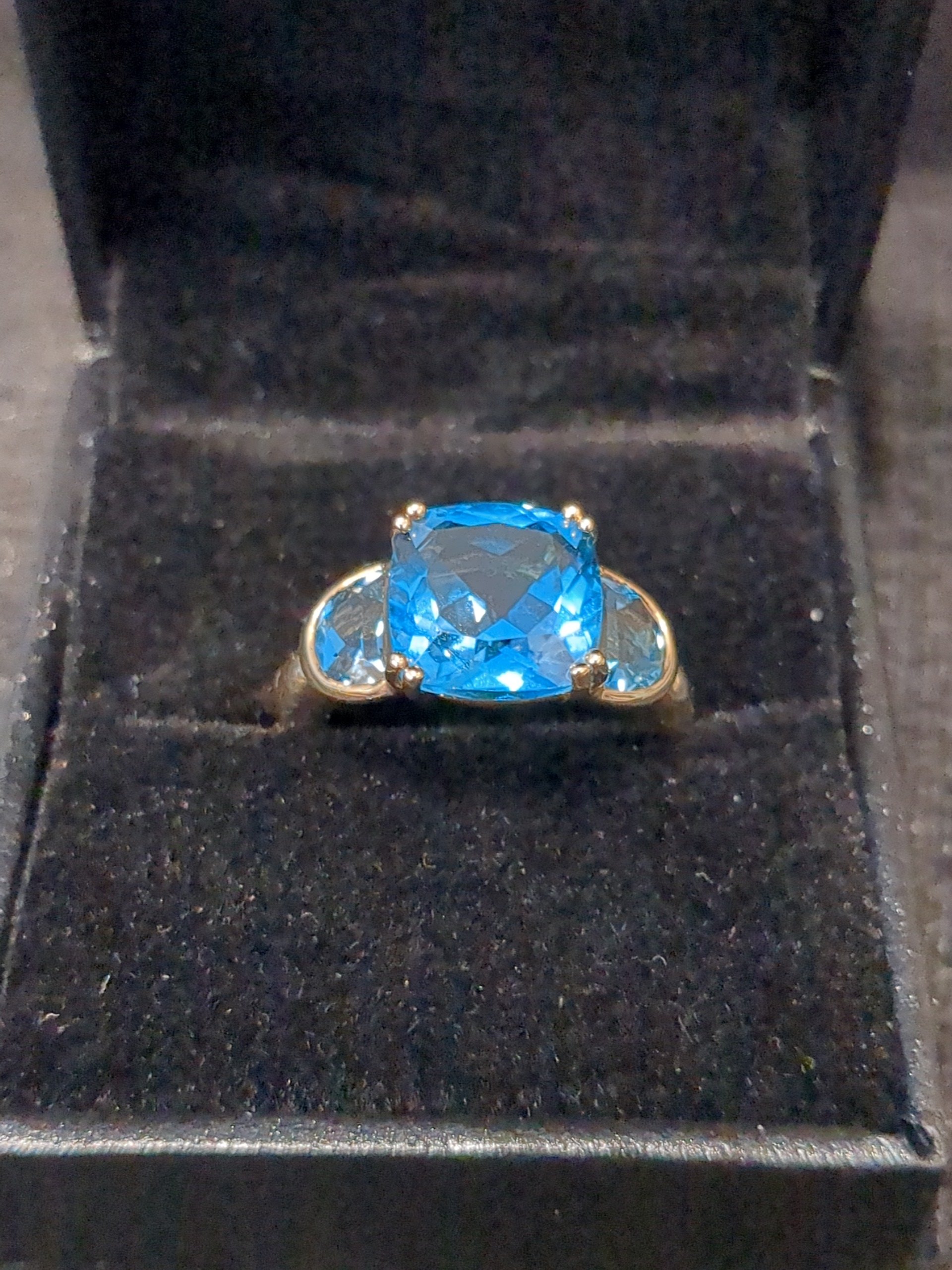 18ct Gold London blue topaz