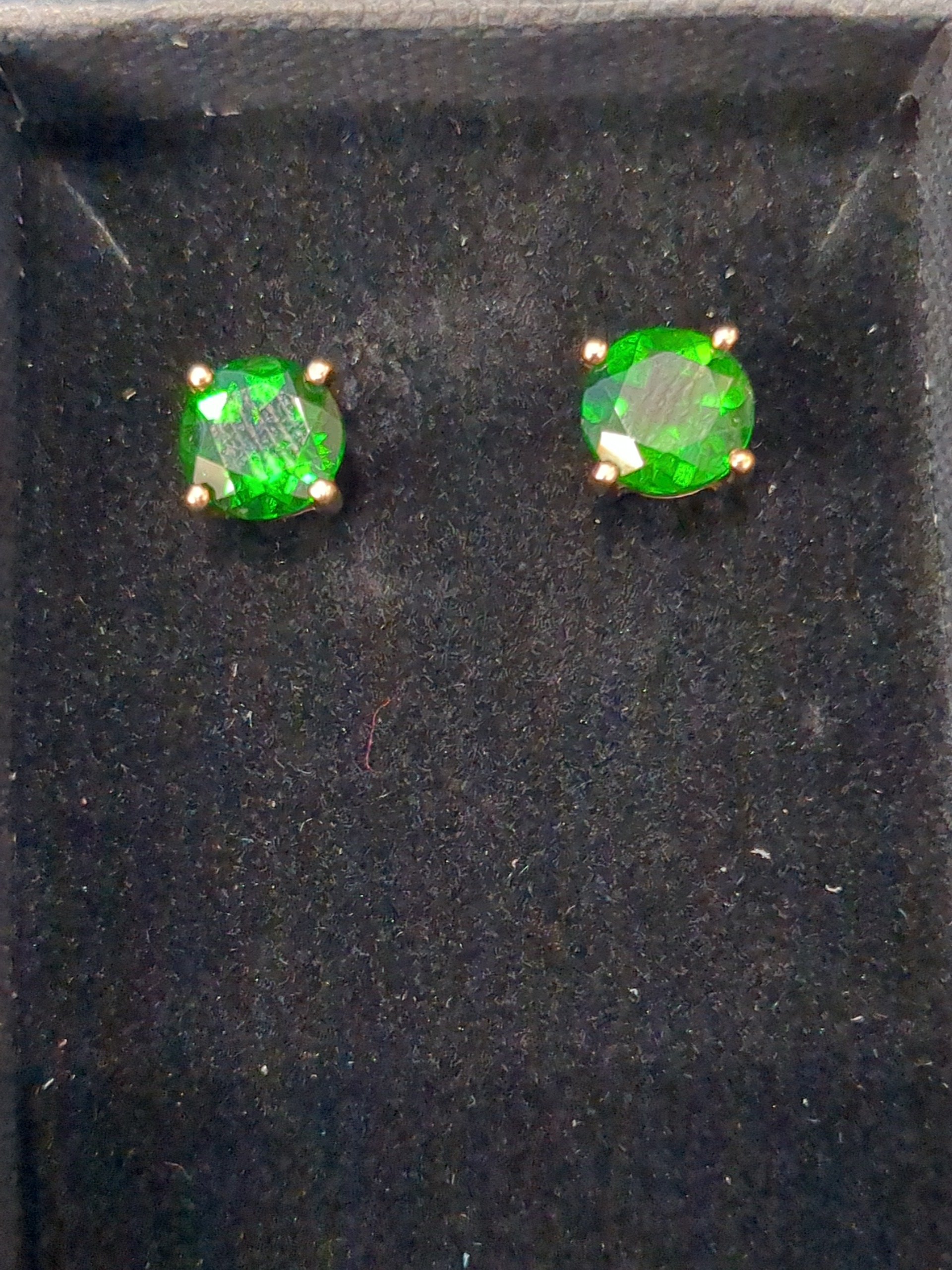 9ct Gold diopside stud earrings
