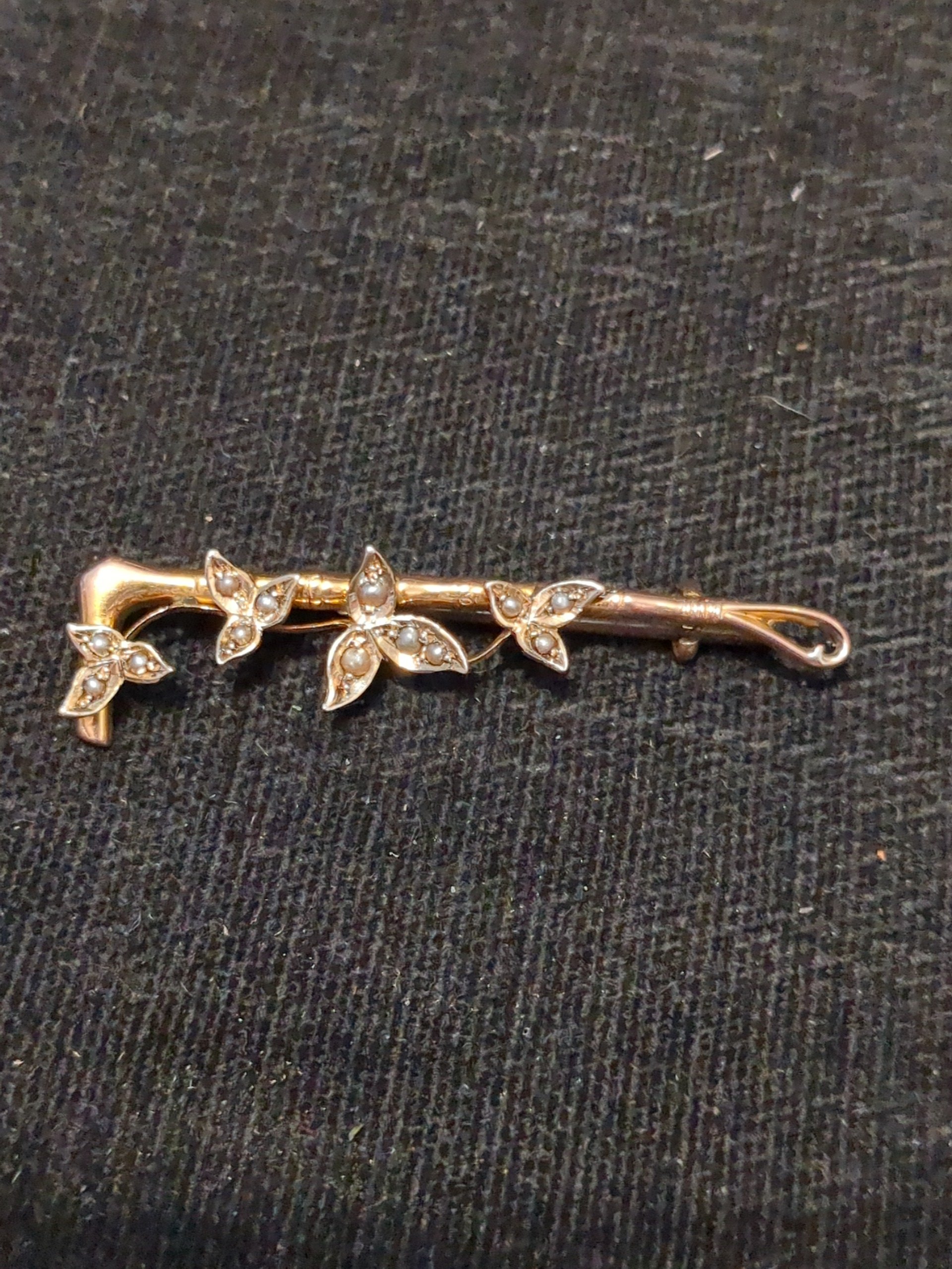 9ct Gold and pearl riding crop brooch