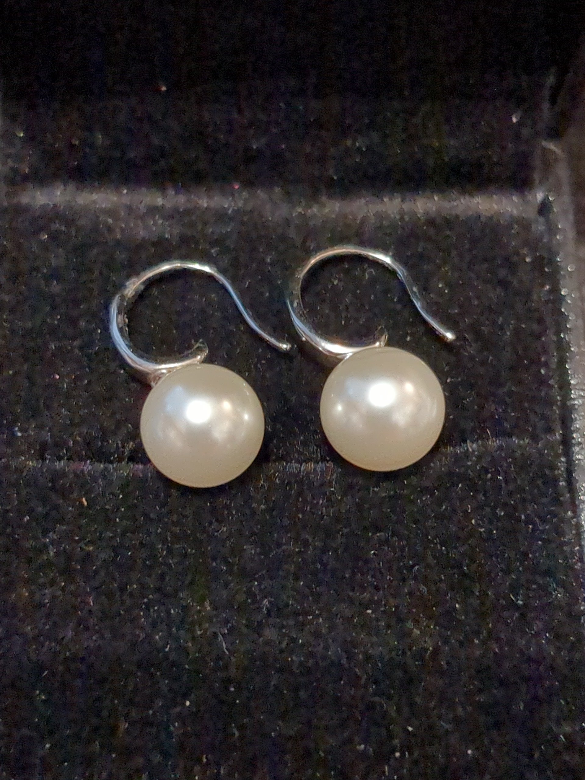 Silver pearl drop earrings