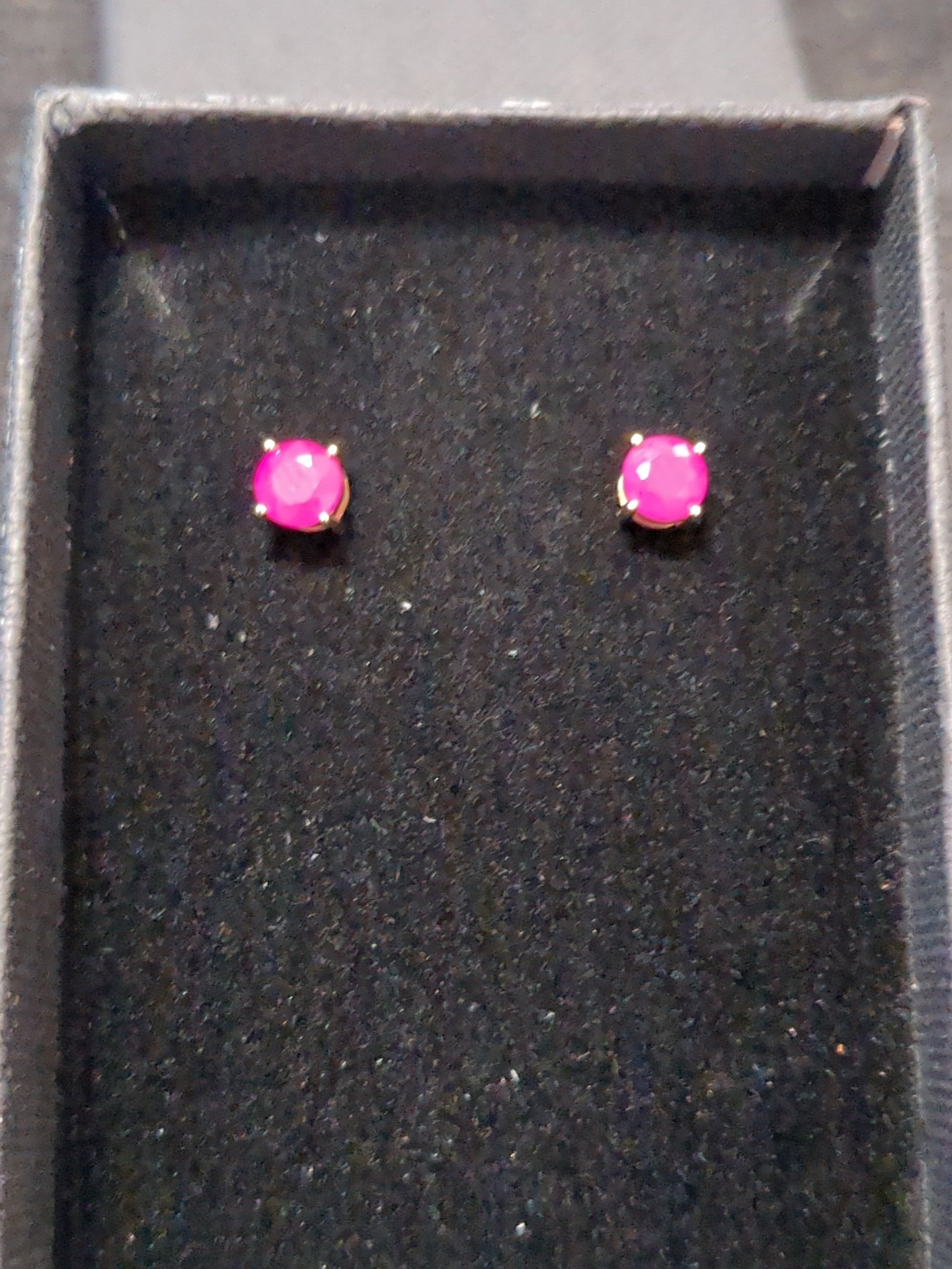 9ct Gold Ruby 4mm studs