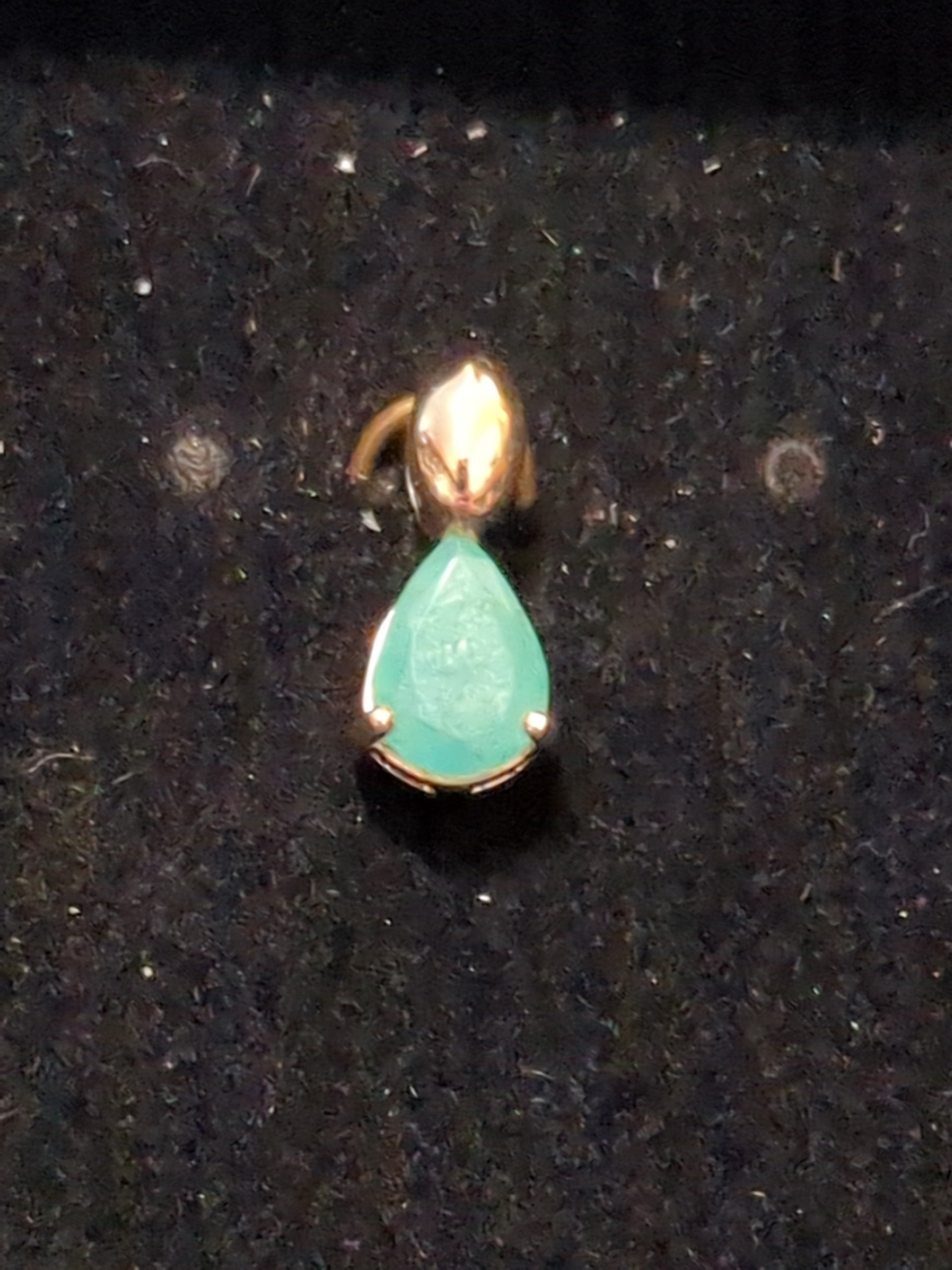 9ct Gold emerald pendant