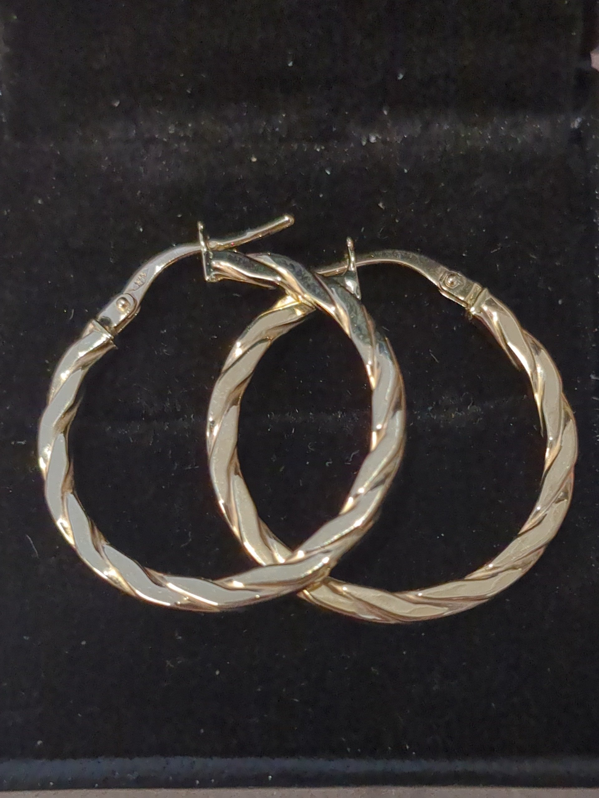 9ct Gold 20mm hoop earrings
