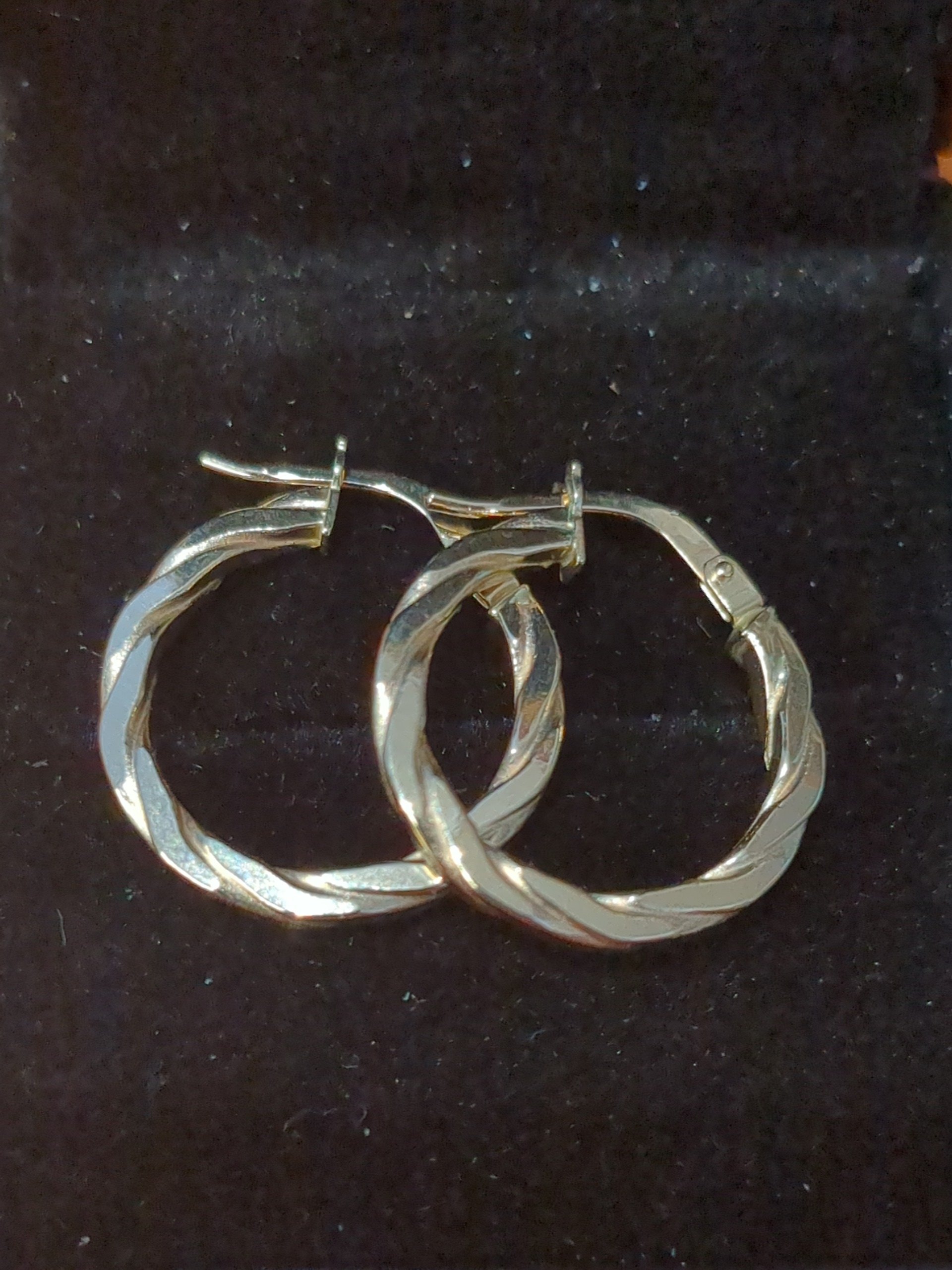 9ct Gold 15mm hoop earrings